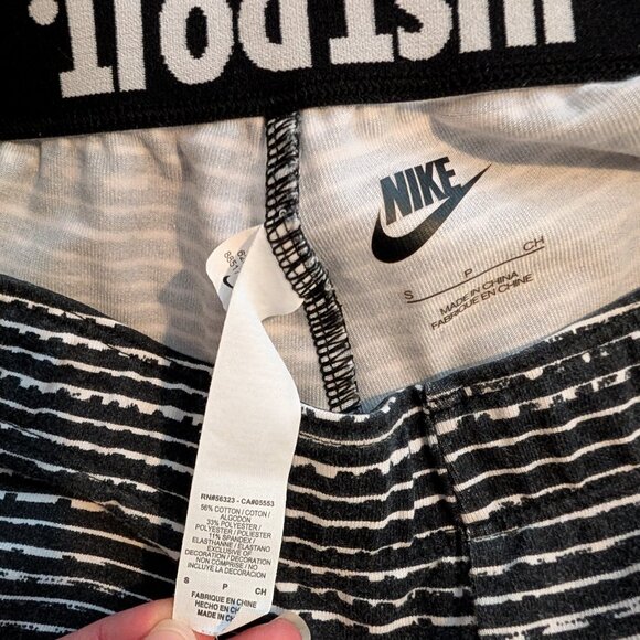 Nike Women’s Size Small Black & White Striped Workout Leggings - Picture 3 of 3